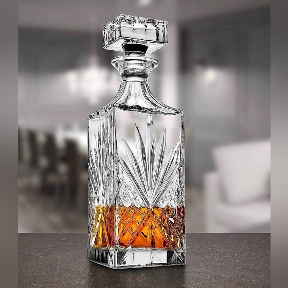 James Scott Crystal Decanter for Whiskey, Liquor and Bourbon - 25 Oz.